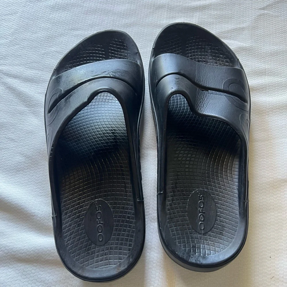 OOFOS Men's Black Comfort Slides